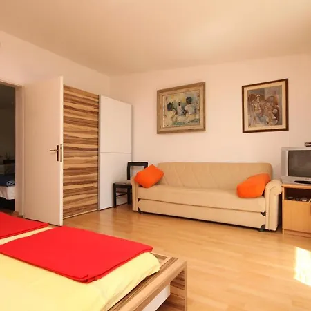 With Wifi Opric, Opatija - 7756 アパート ロヴラン